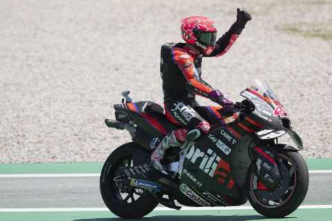 Watch MotoGP star Aleix Espargaro throw away podium spot after celebrating a lap EARLY in epic Catalan GP gaffe
