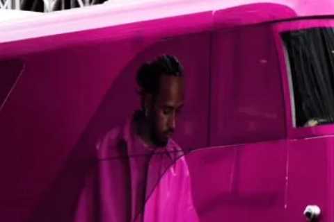 Lewis Hamilton wears £3,000 designer pink outfit before showing off ripped abs ahead of Singapore Grand Prix
