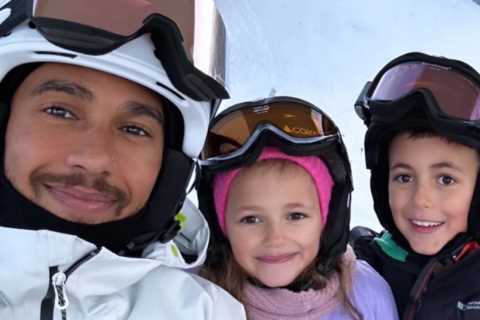 Lewis Hamilton plays Twister with his niece and nephew and brags ‘I won’ during skiing trip with dad Anthony and family