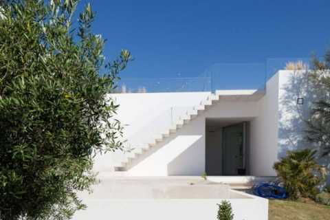 Inside Shakira’s Ibiza villa where she ‘snuck Lewis Hamilton in at night for three secret meetings’