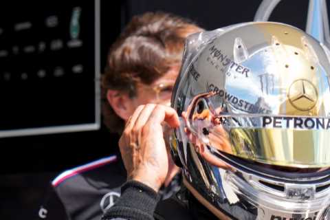 Lewis Hamilton Reveals Stunning Helmet Design for Japanese Grand Prix